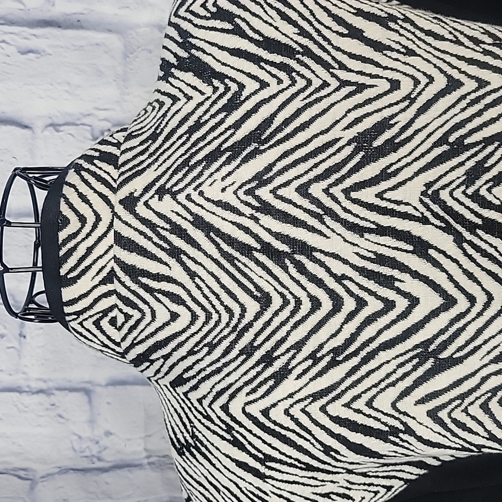 CHICO'S Black and White Zebra Print with Black Accents Open Front Jack… - Picture 5 of 8